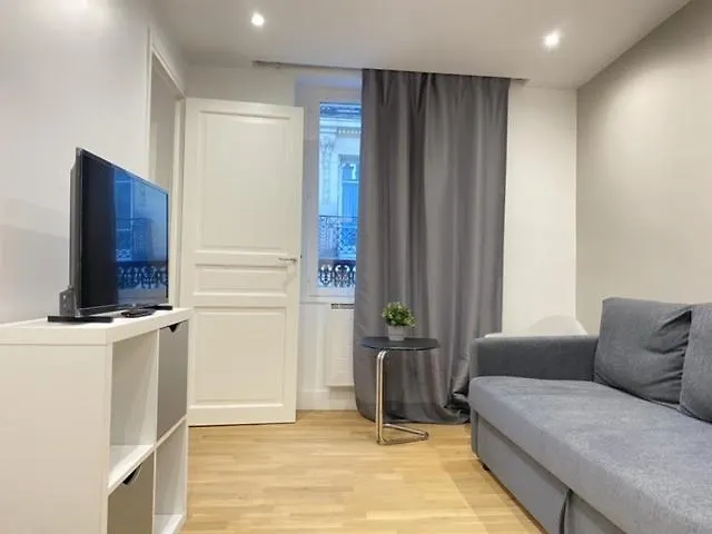 Montparnasse Cozy Flat Париж